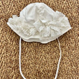 Cappello bimba con fiocco merletto Aletta