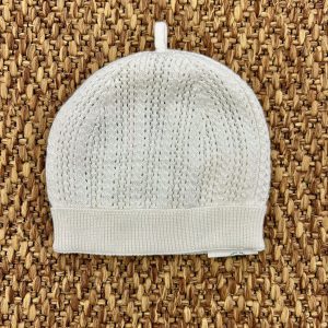 Cappellino bianco in filo traforato Wedoble